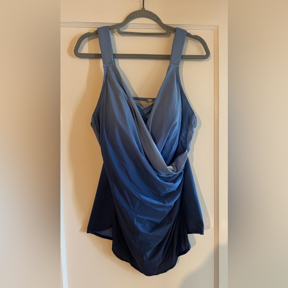 Lands' End Blue Ombre V-Neck Women’s Swim Tankini - Picture 2 of 4